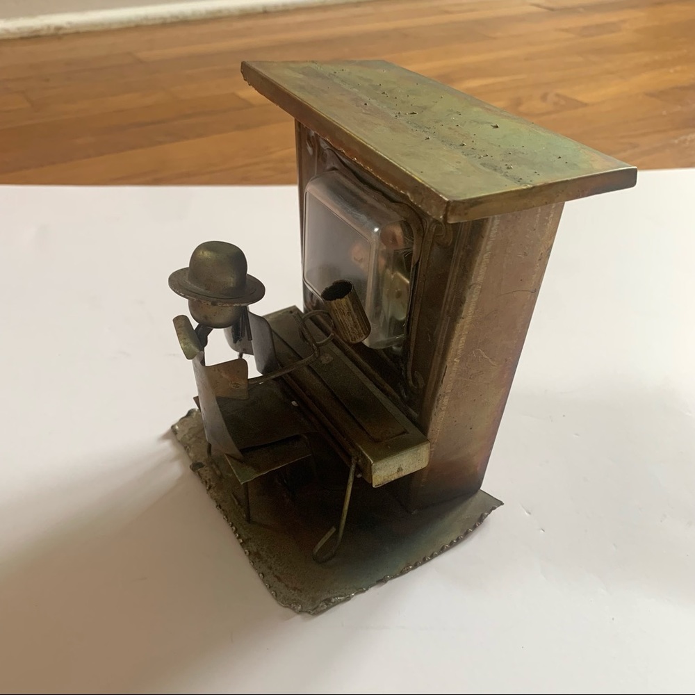 Tin music box Man at piano with a drink